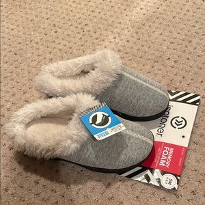 Isotoner Gray Women's Slippers with Faux Fur